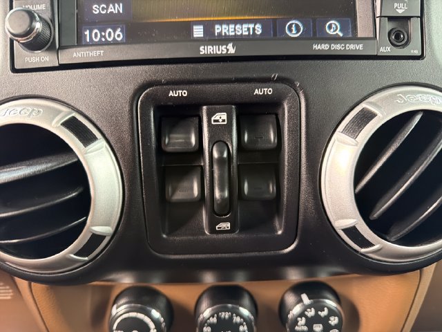 Used 2014 Jeep Wrangler Unlimited Rubicon w/ Connectivity Group AWD/4WD image 13