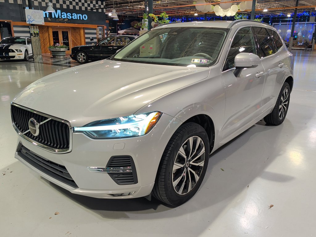 Used 2023 Volvo XC60 B5 Core w/ Climate Package AWD/4WD image 3