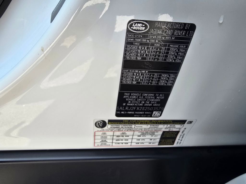 Used 2025 Land Rover Discovery S image 15