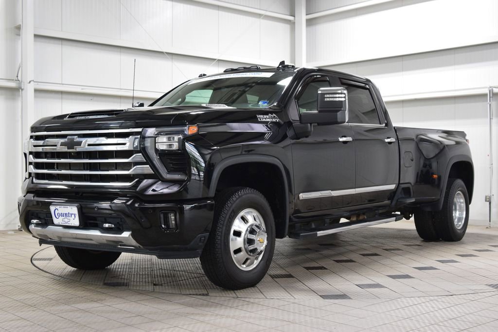 Used 2024 Chevrolet Silverado 3500 High Country w/ High Country Premium Package AWD/4WD image 3