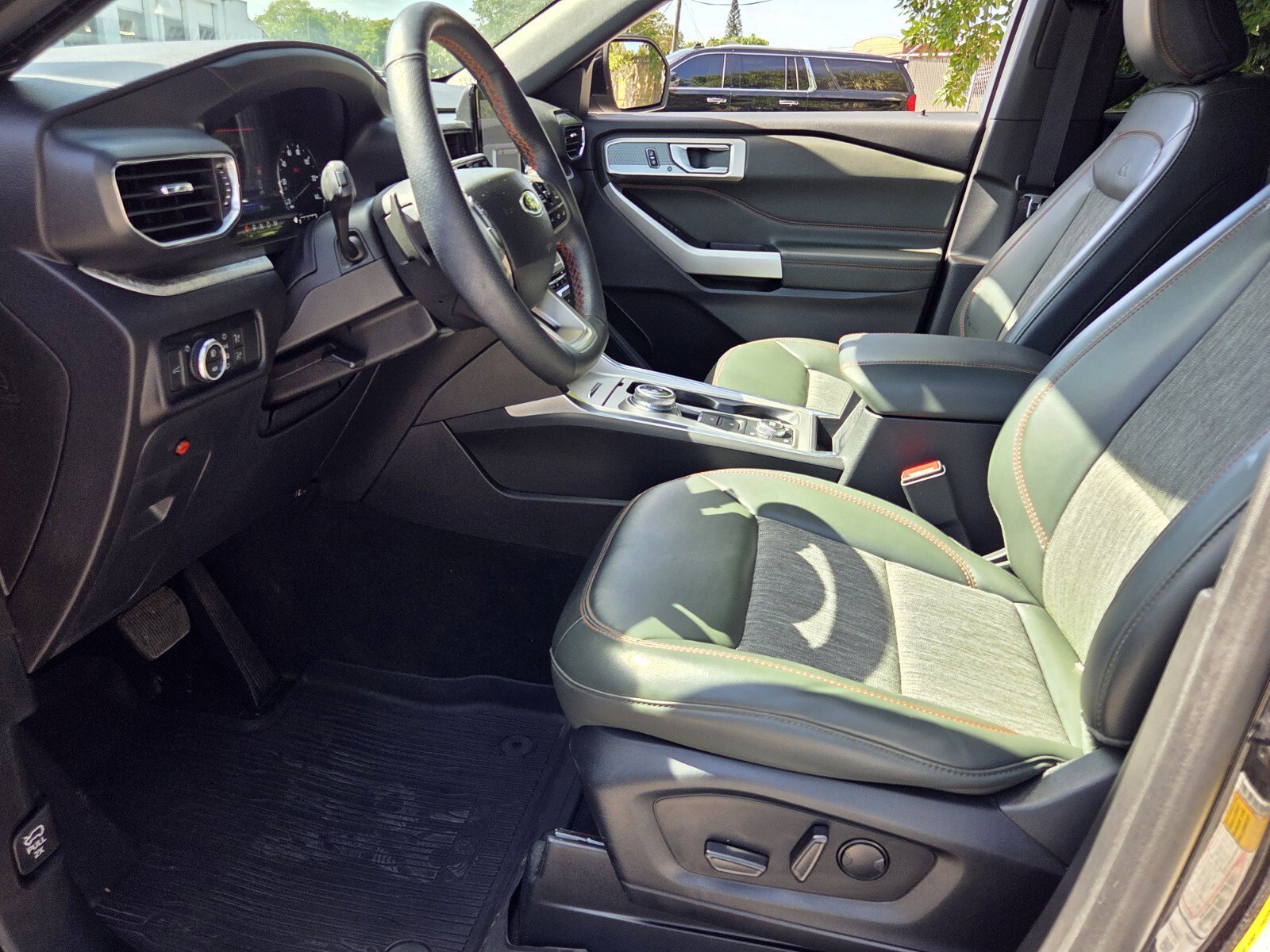 Used 2023 Ford Explorer Timberline w/ Timberline Technology Package AWD/4WD image 9