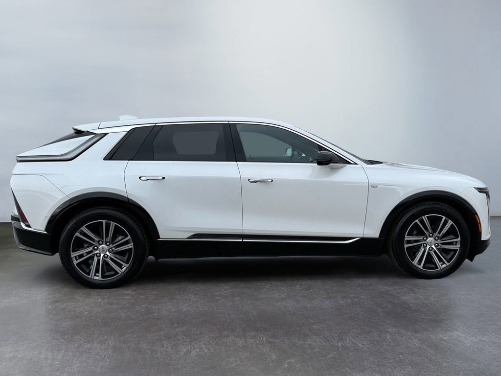 Used 2024 Cadillac Lyriq Luxury image 2