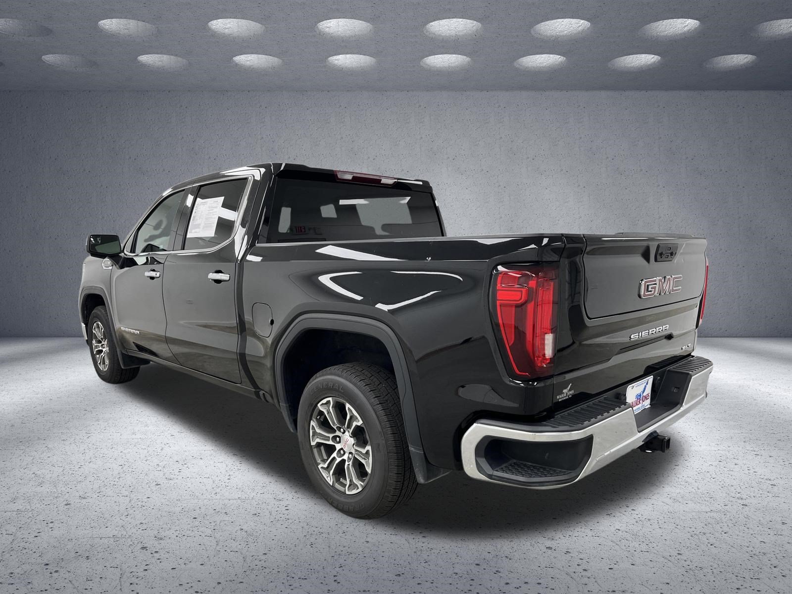 Used 2025 GMC Sierra 1500 SLT RWD image 3