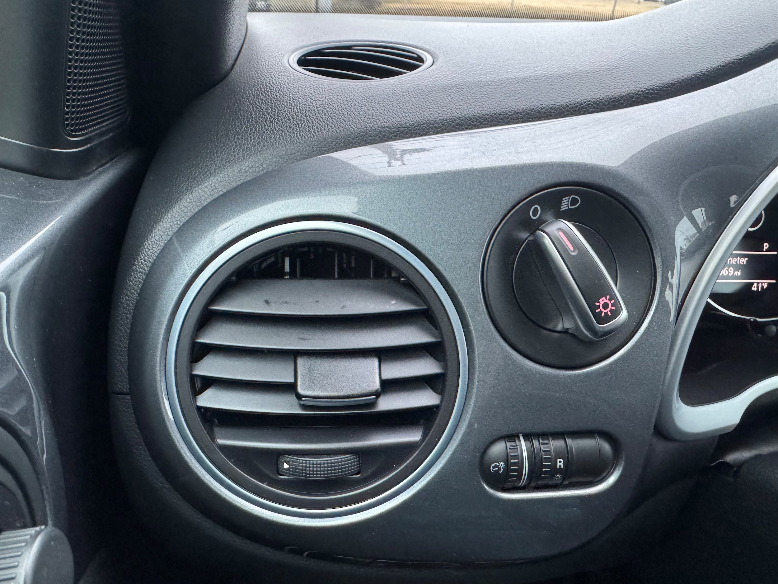 Used 2013 Volkswagen Beetle 2.5 image 11