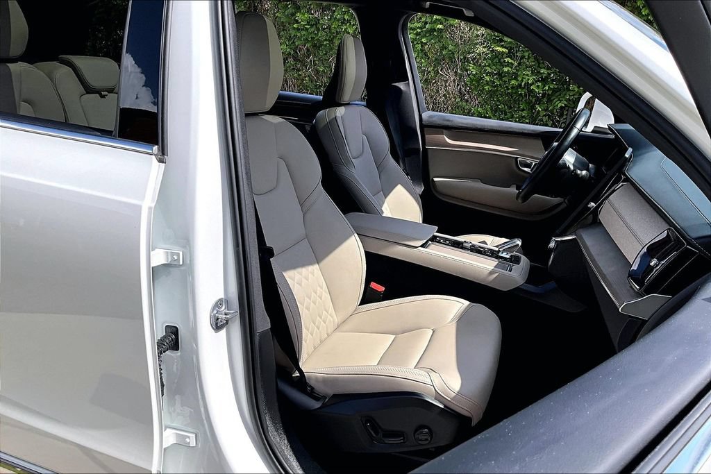 Certified 2025 Volvo XC90 B5 Plus AWD/4WD image 10