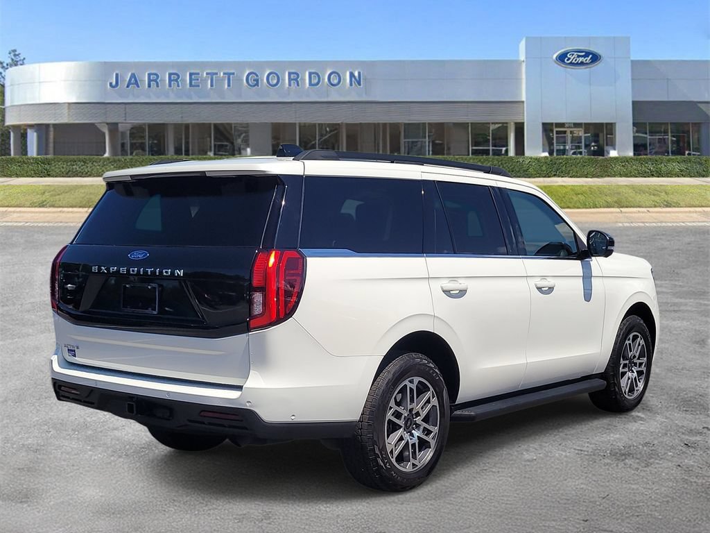 Used 2025 Ford Expedition Active AWD/4WD image 4