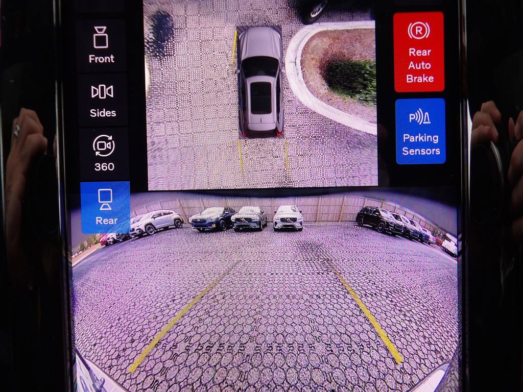 Certified 2024 Volvo XC60 B5 Ultimate w/ Protection Package Premier image 24