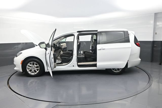 Used 2024 Chrysler Voyager LX FWD image 34