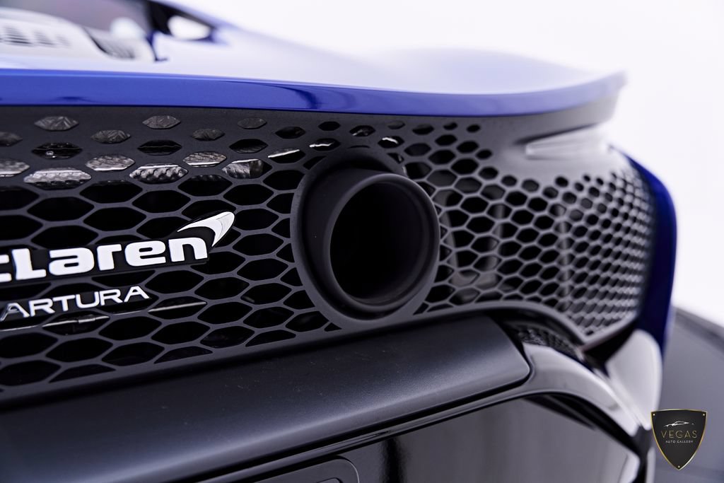 Used 2025 McLaren Artura RWD image 39