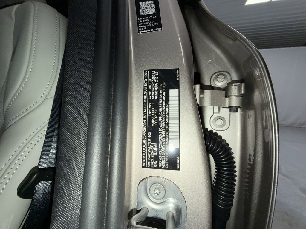 New 2026 Volvo V60 B5 Cross Country Ultra w/ Protection Package Premier image 24