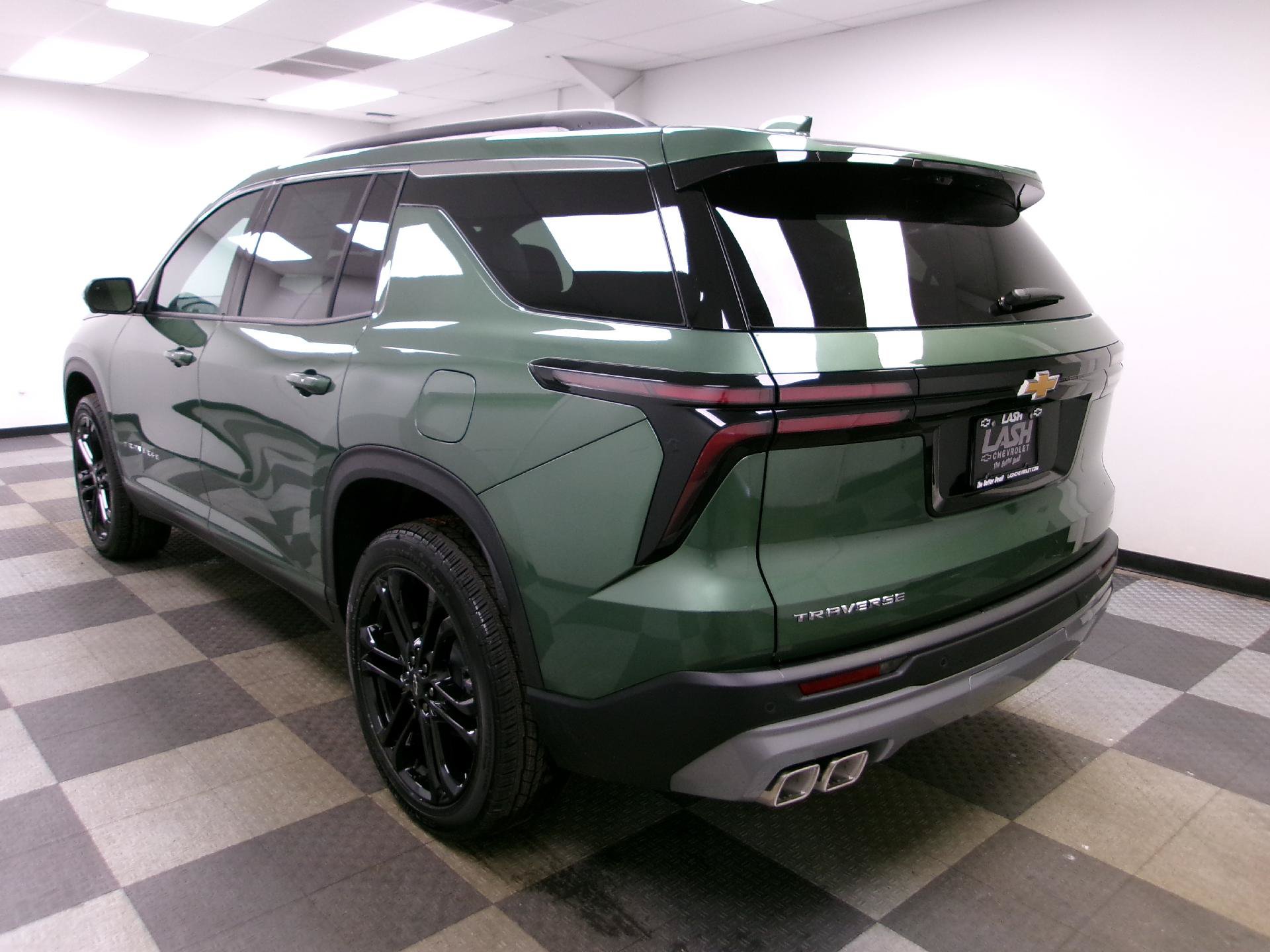 New 2027 Chevrolet Traverse LT w/ Driver Confidence Package FWD image 2
