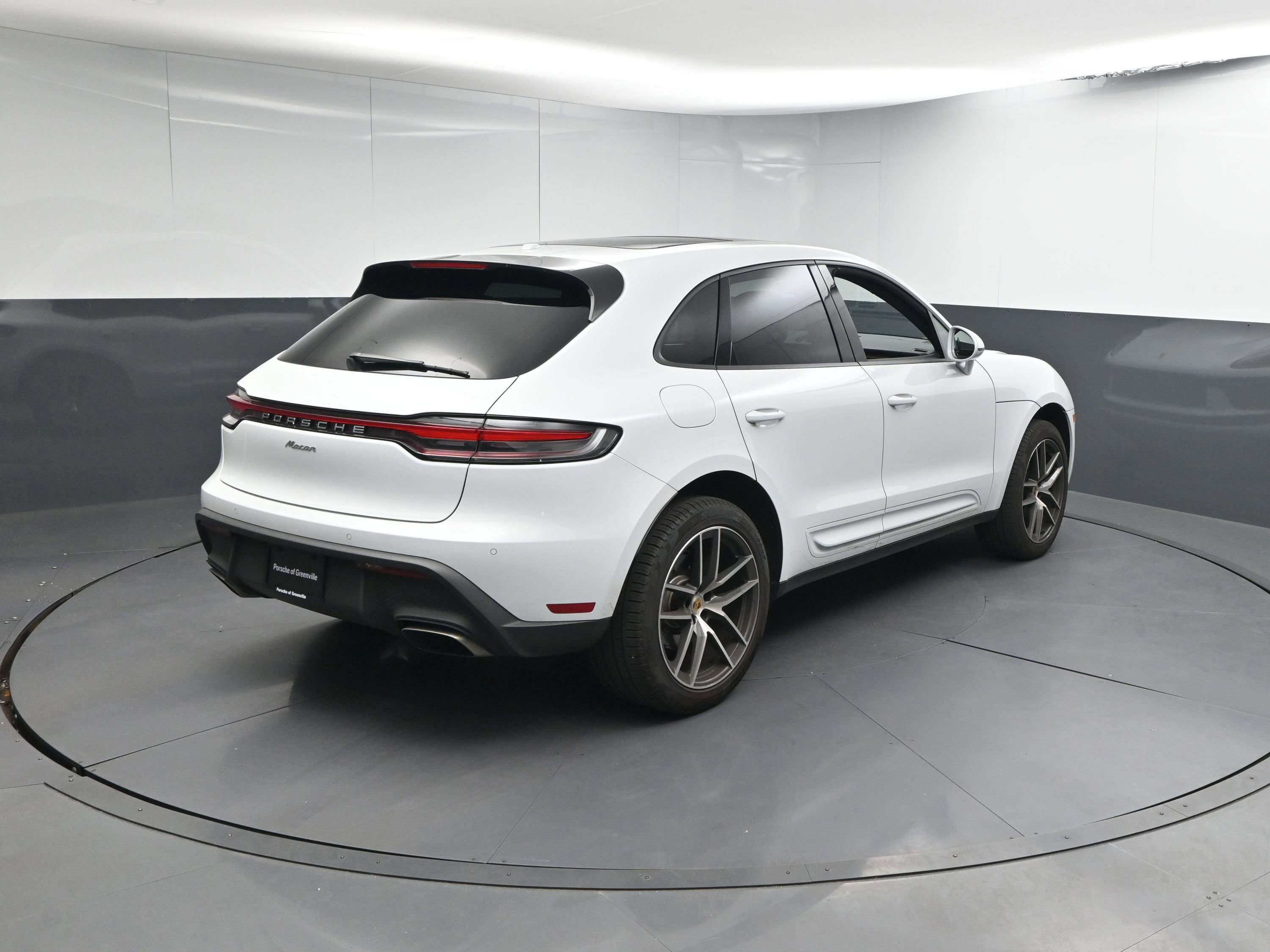Certified 2025 Porsche Macan image 26