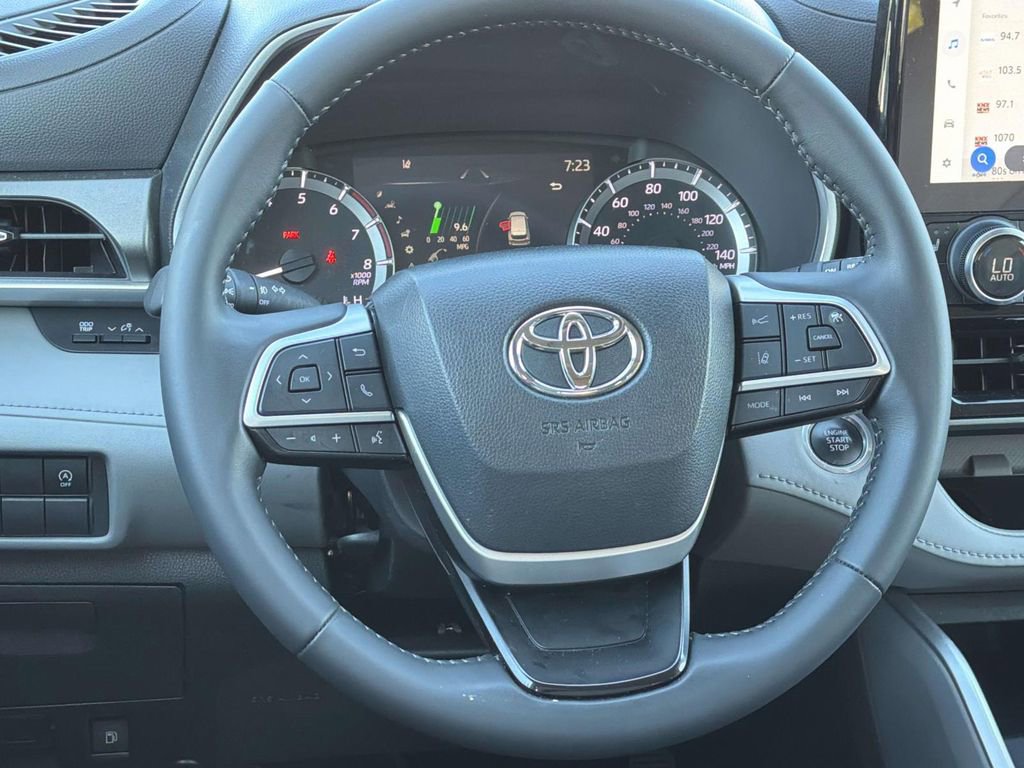 Used 2024 Toyota Highlander XLE FWD image 10