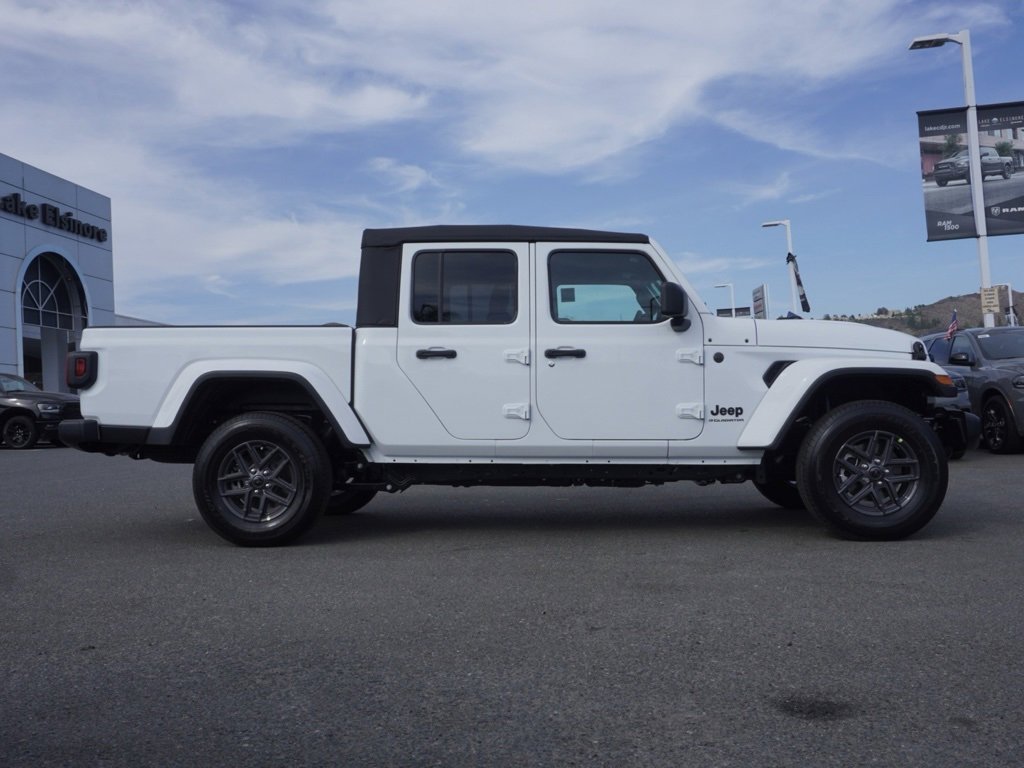 New 2025 Jeep Gladiator Sport S image 3