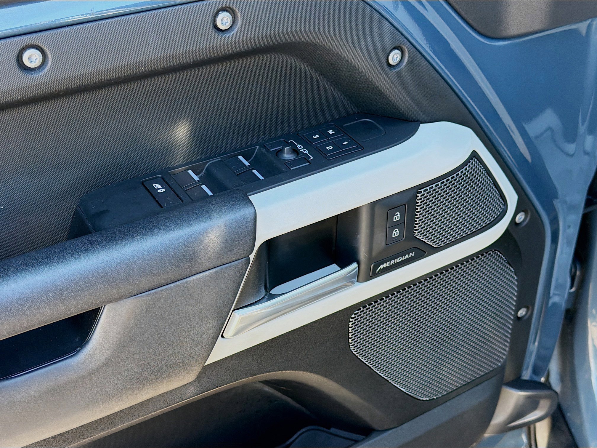 Used 2023 Land Rover Defender 110 S image 21