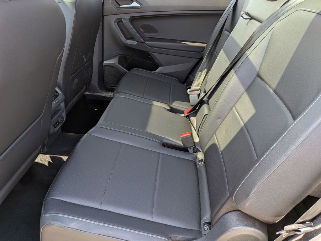 Used 2019 Volkswagen Tiguan SE w/ Panoramic Sunroof Package image 25