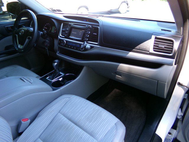 Used 2014 Toyota Highlander Plus AWD/4WD image 12