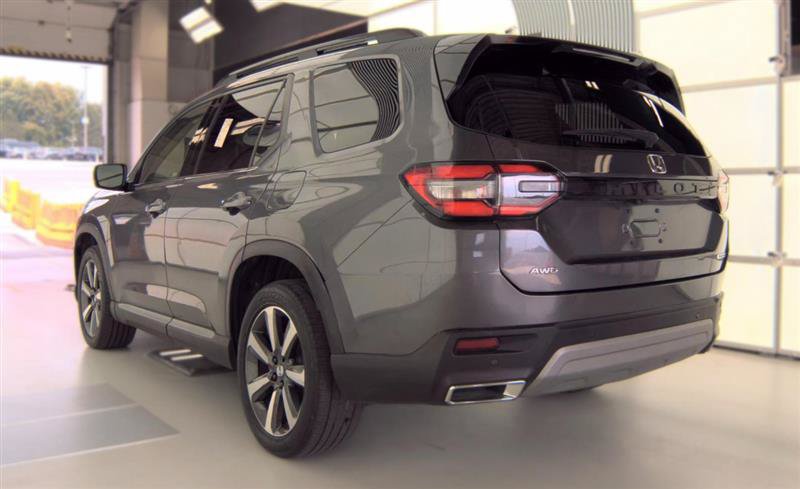 Used 2023 Honda Pilot Touring image 11