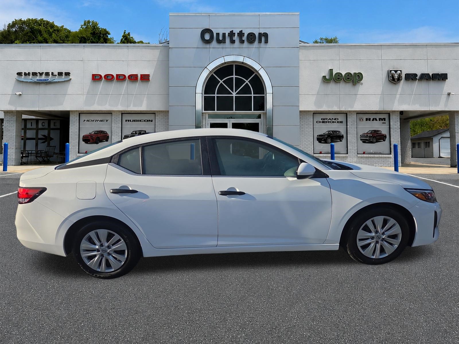 Used 2024 Nissan Sentra S FWD image 2