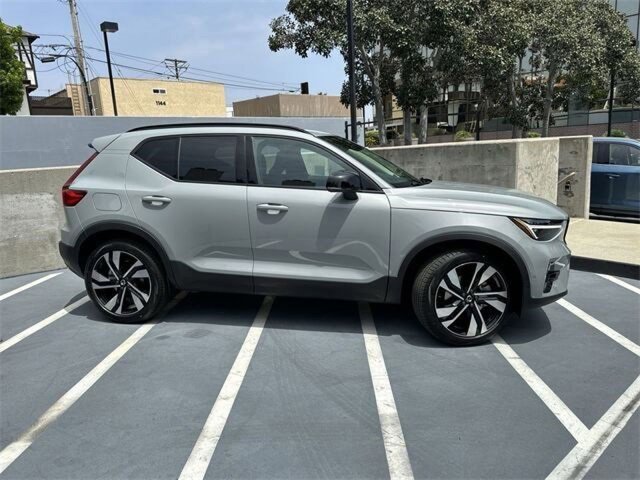New 2024 Volvo XC40 B5 Plus w/ Climate Package image 3