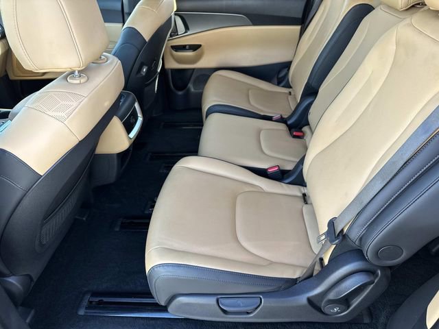Used 2024 Kia Carnival LX image 16
