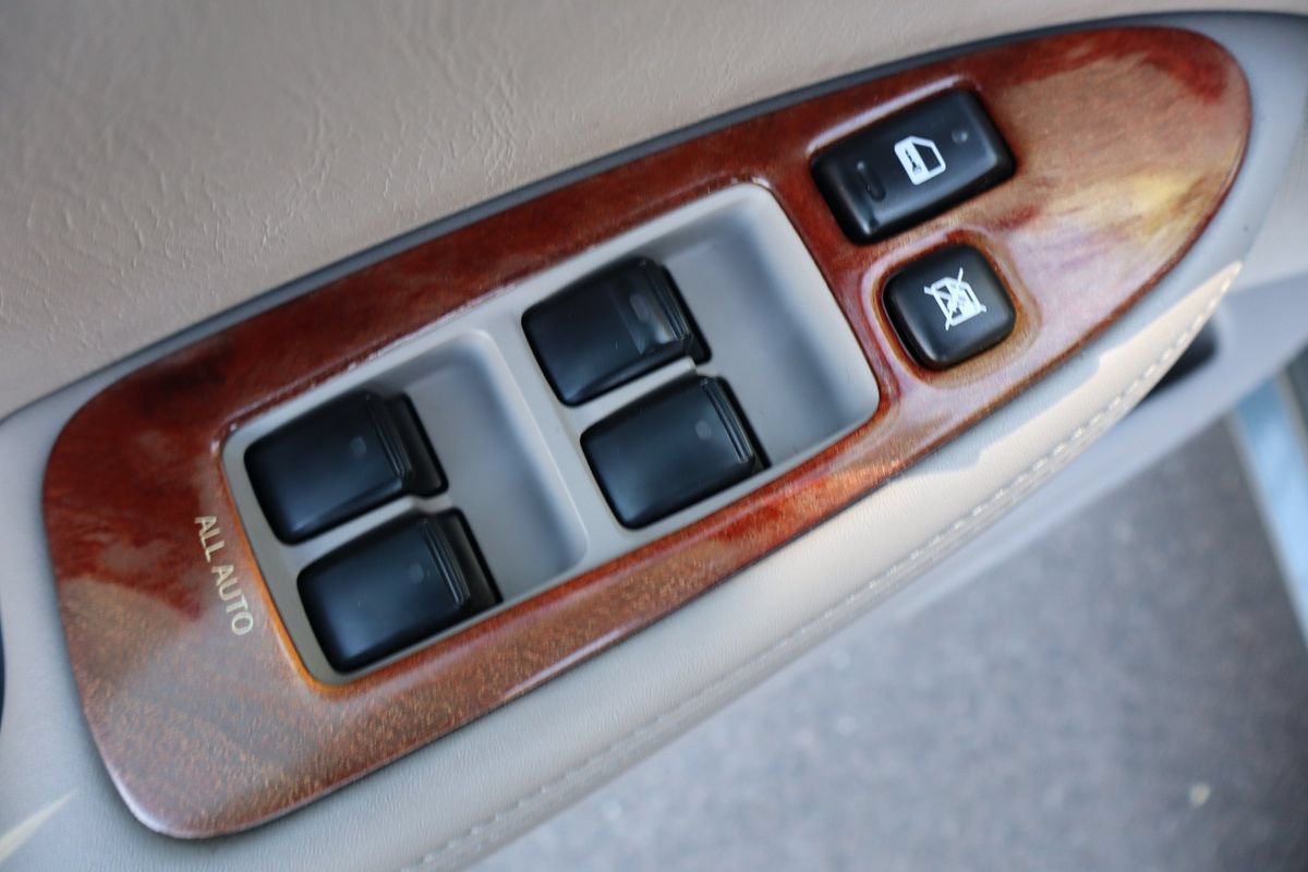 Used 2004 Lexus ES 330 w/ Premium Pkg FWD image 27