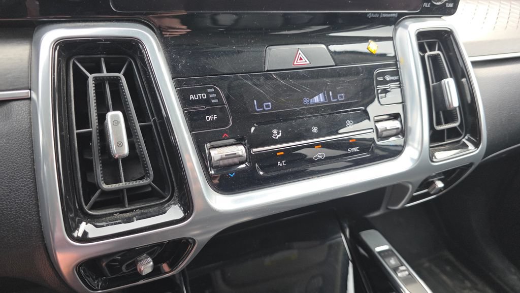 Used 2023 Kia Sorento SX AWD/4WD image 19