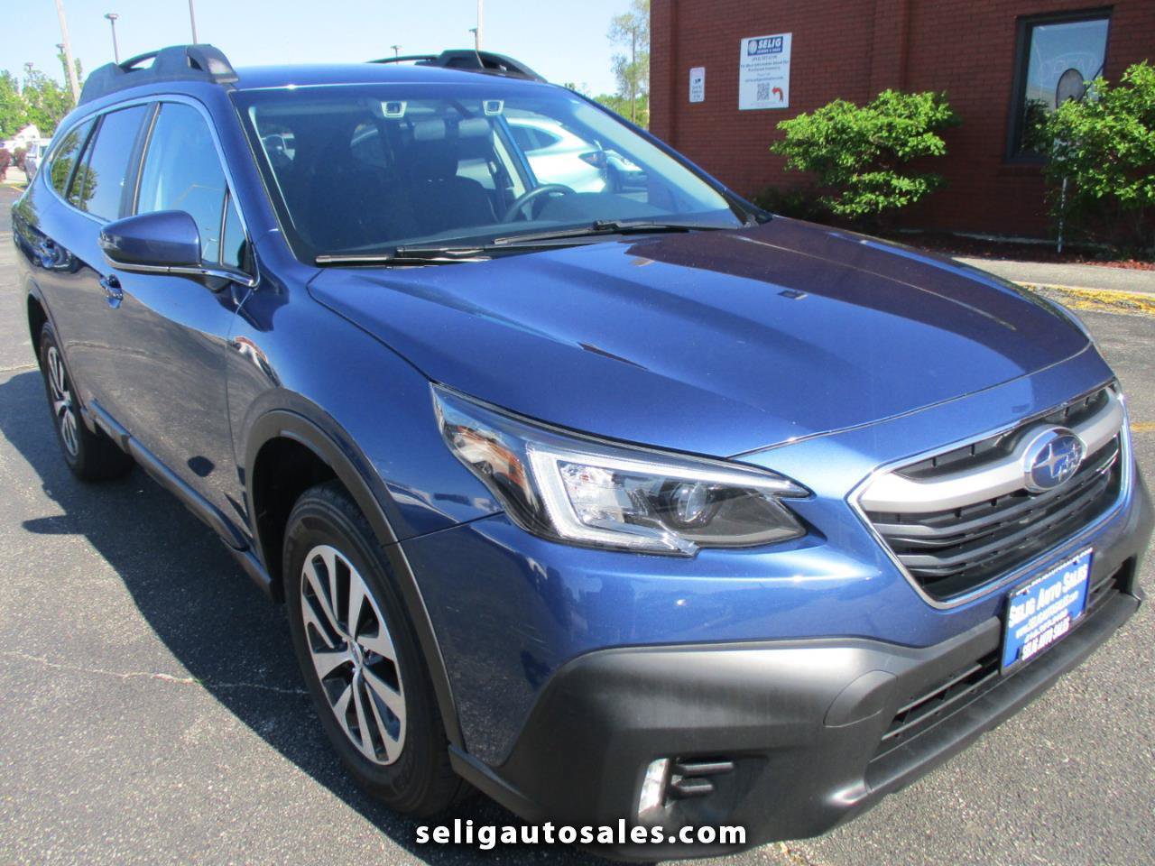 Used 2020 Subaru Outback Premium AWD/4WD image 1