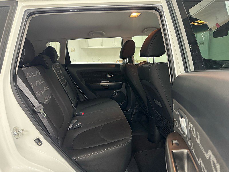 Used 2013 Kia Soul + w/ Audio Pkg FWD image 13
