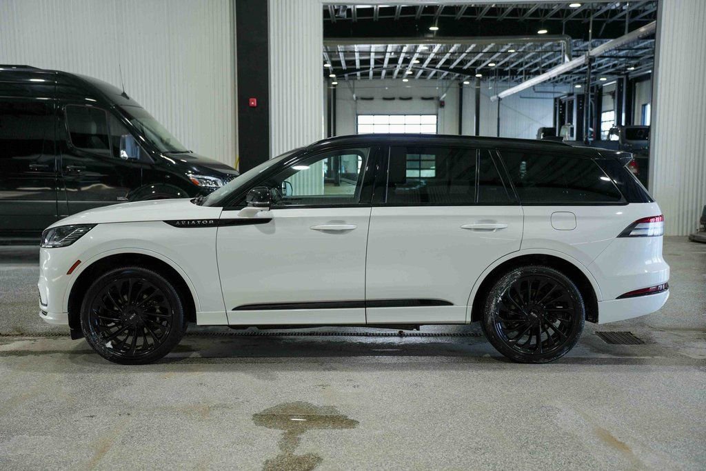 Used 2025 Lincoln Aviator Reserve w/ Jet Appearance Package image 8