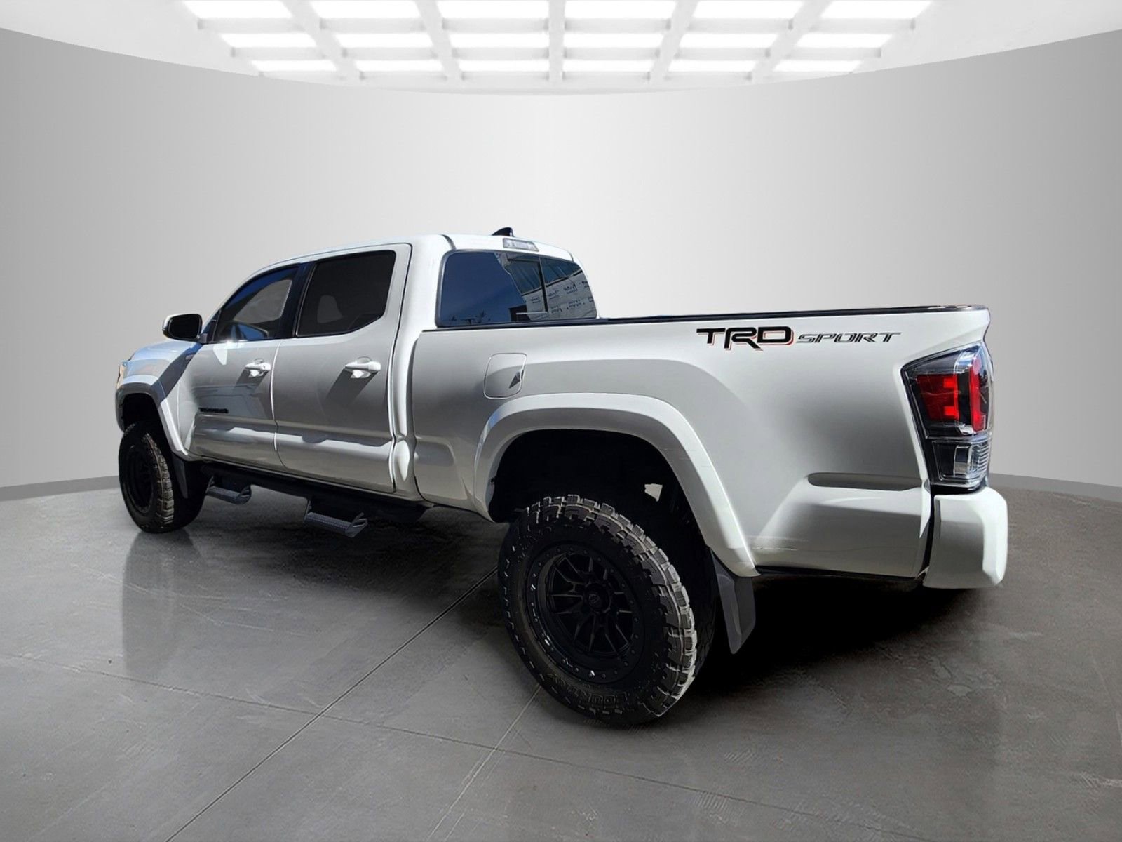 Used 2023 Toyota Tacoma TRD Sport w/ Black Out Package (TMS) image 5