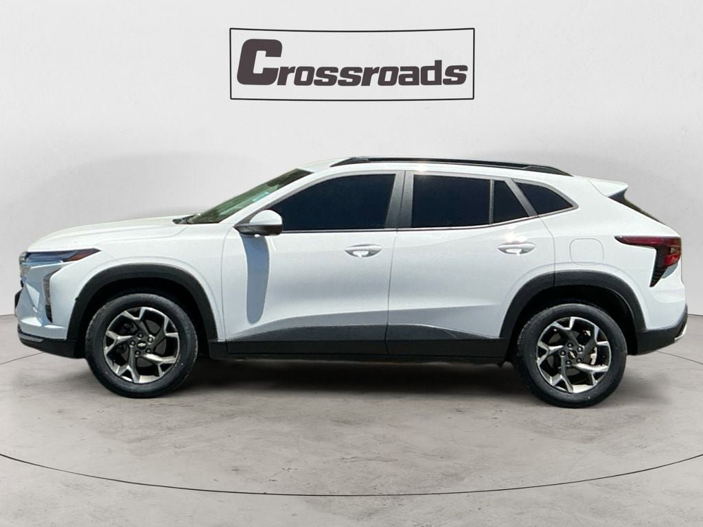 Used 2024 Chevrolet Trax LT w/ Driver Confidence Package FWD image 2