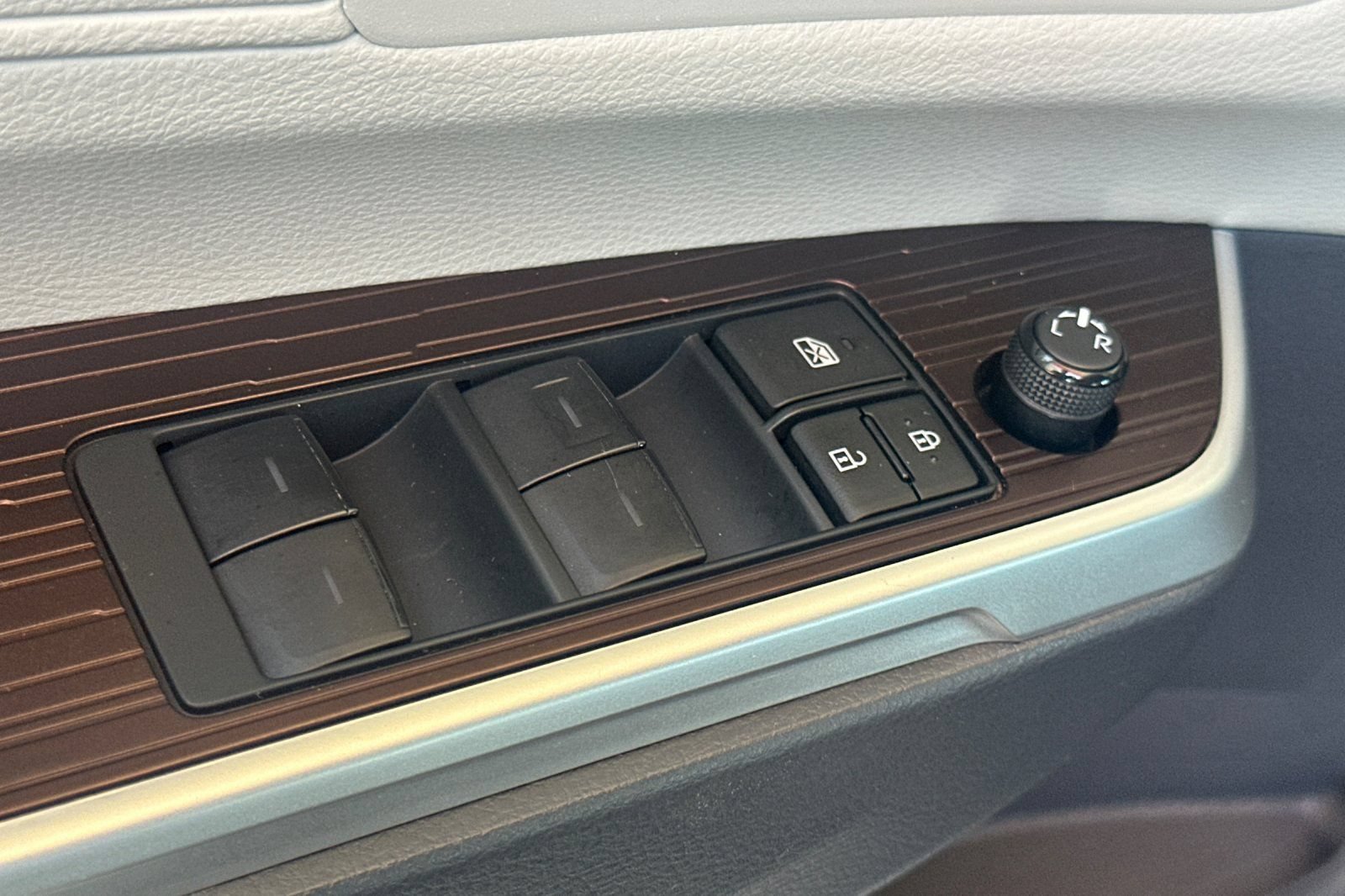 Certified 2024 Toyota Sienna LE AWD/4WD image 14