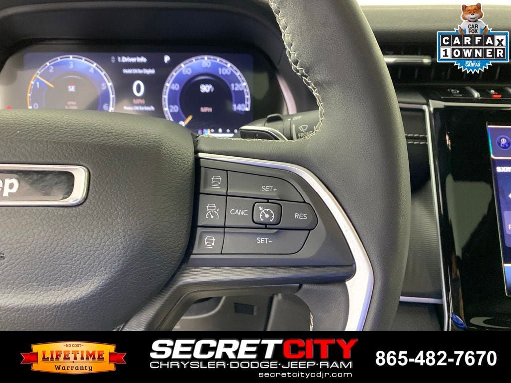 Used 2023 Jeep Grand Cherokee Altitude AWD/4WD image 15