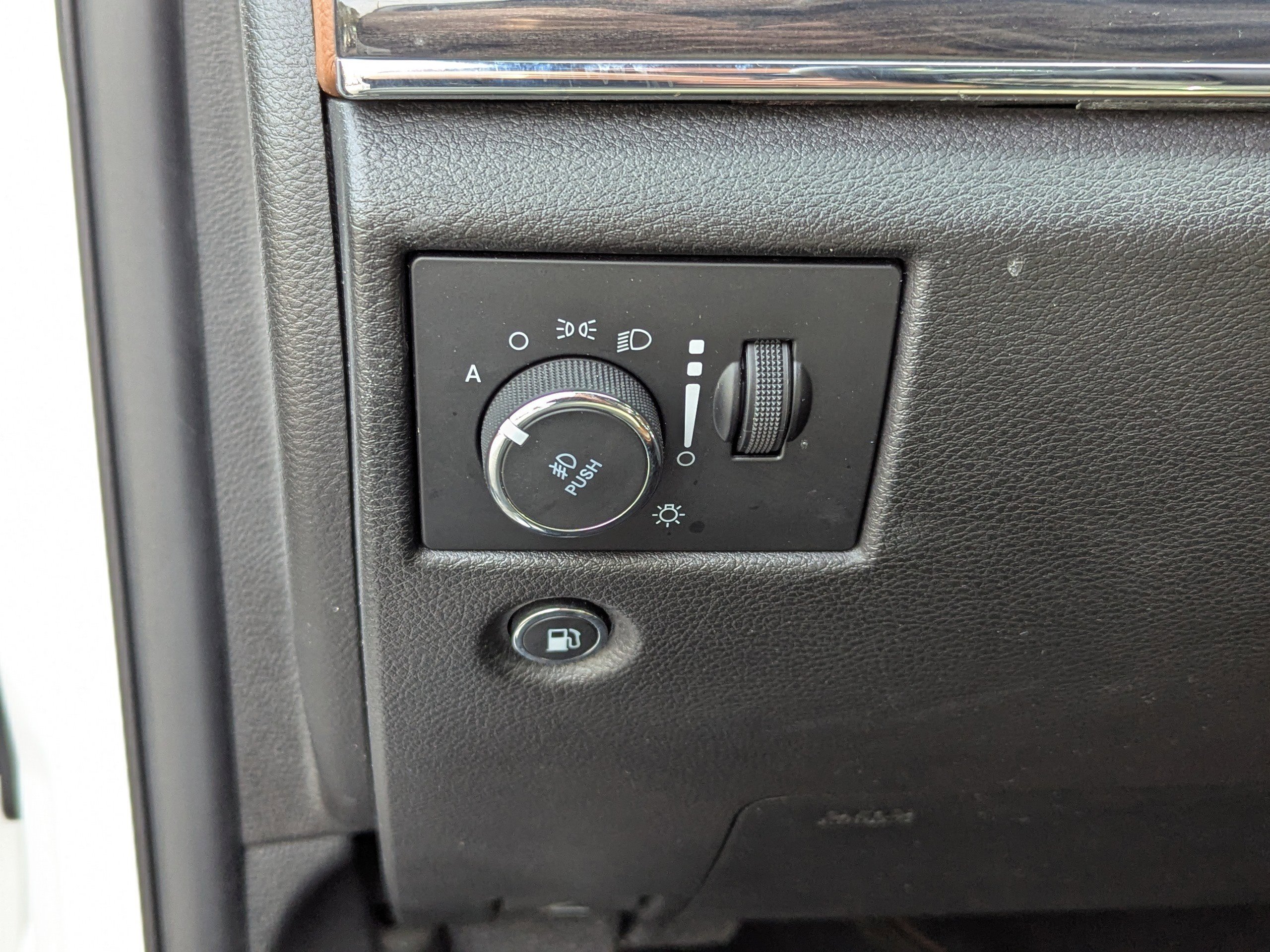 Used 2020 Jeep Grand Cherokee Overland image 20