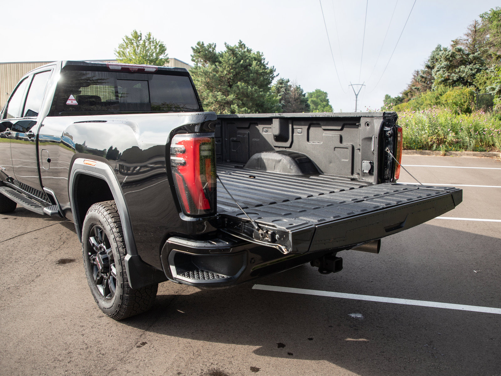 Used 2024 GMC Sierra 2500 AT4 w/ Technology Package AWD/4WD image 9