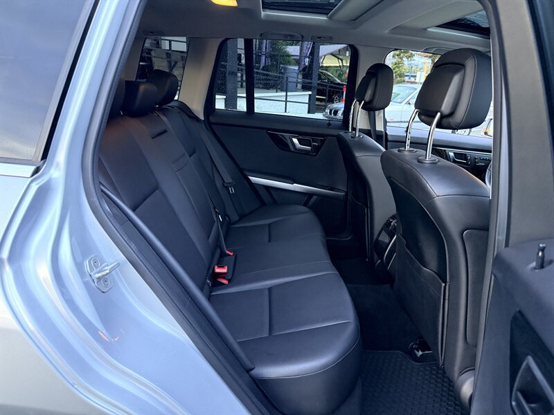 Used 2015 Mercedes-Benz GLK 350 4MATIC image 24