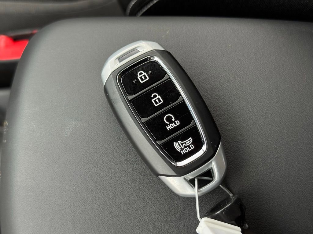 Used 2025 Hyundai Venue SEL image 28