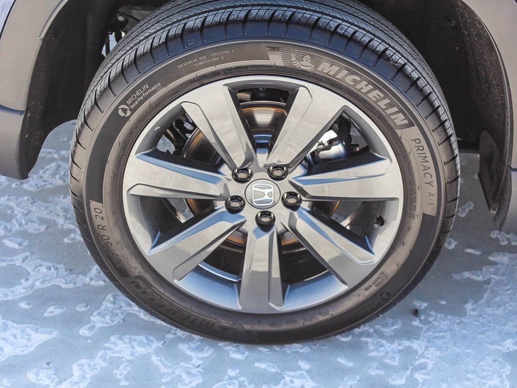 Certified 2025 Honda Pilot Sport image 9