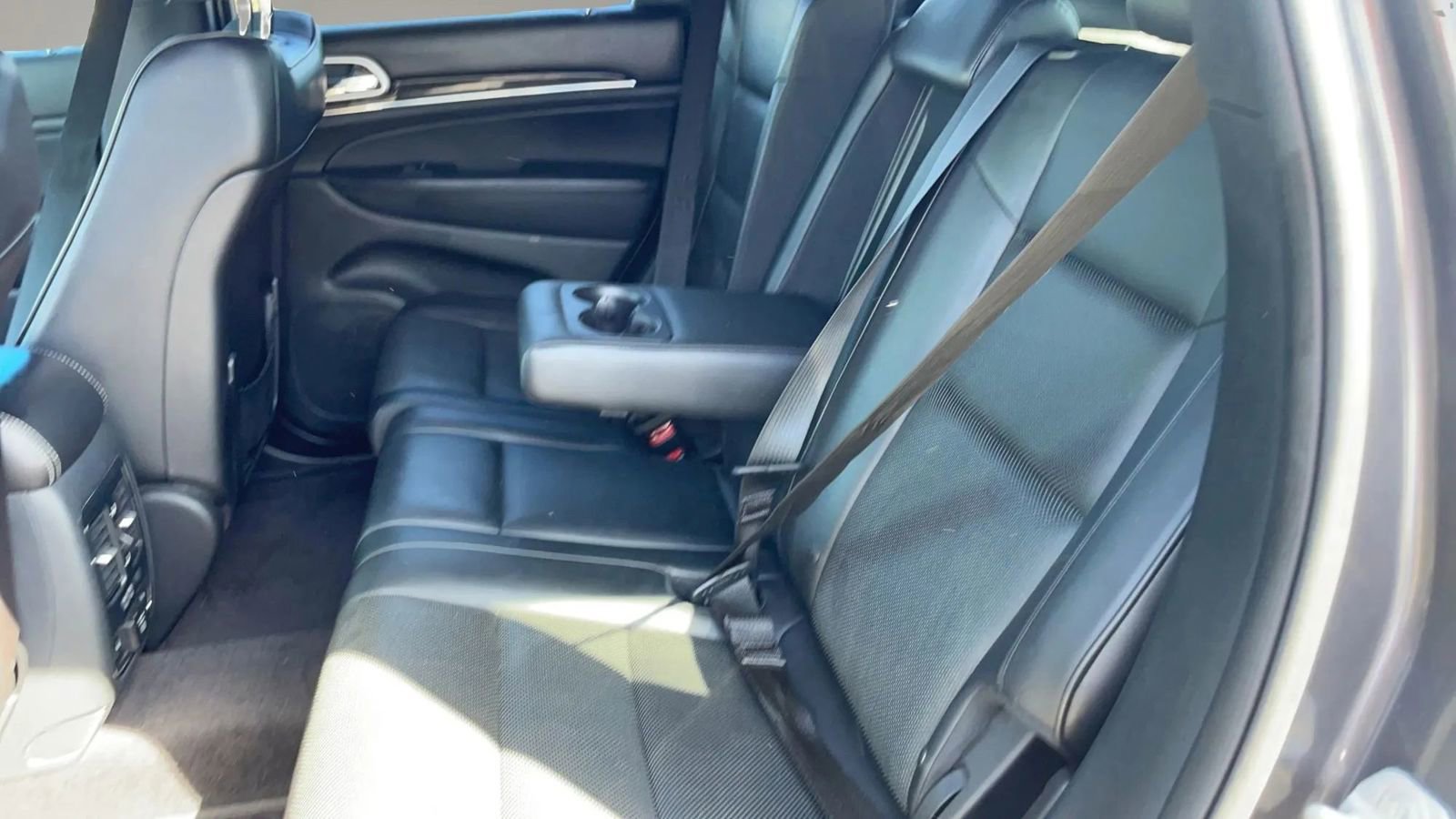 Used 2015 Jeep Grand Cherokee High Altitude RWD image 23