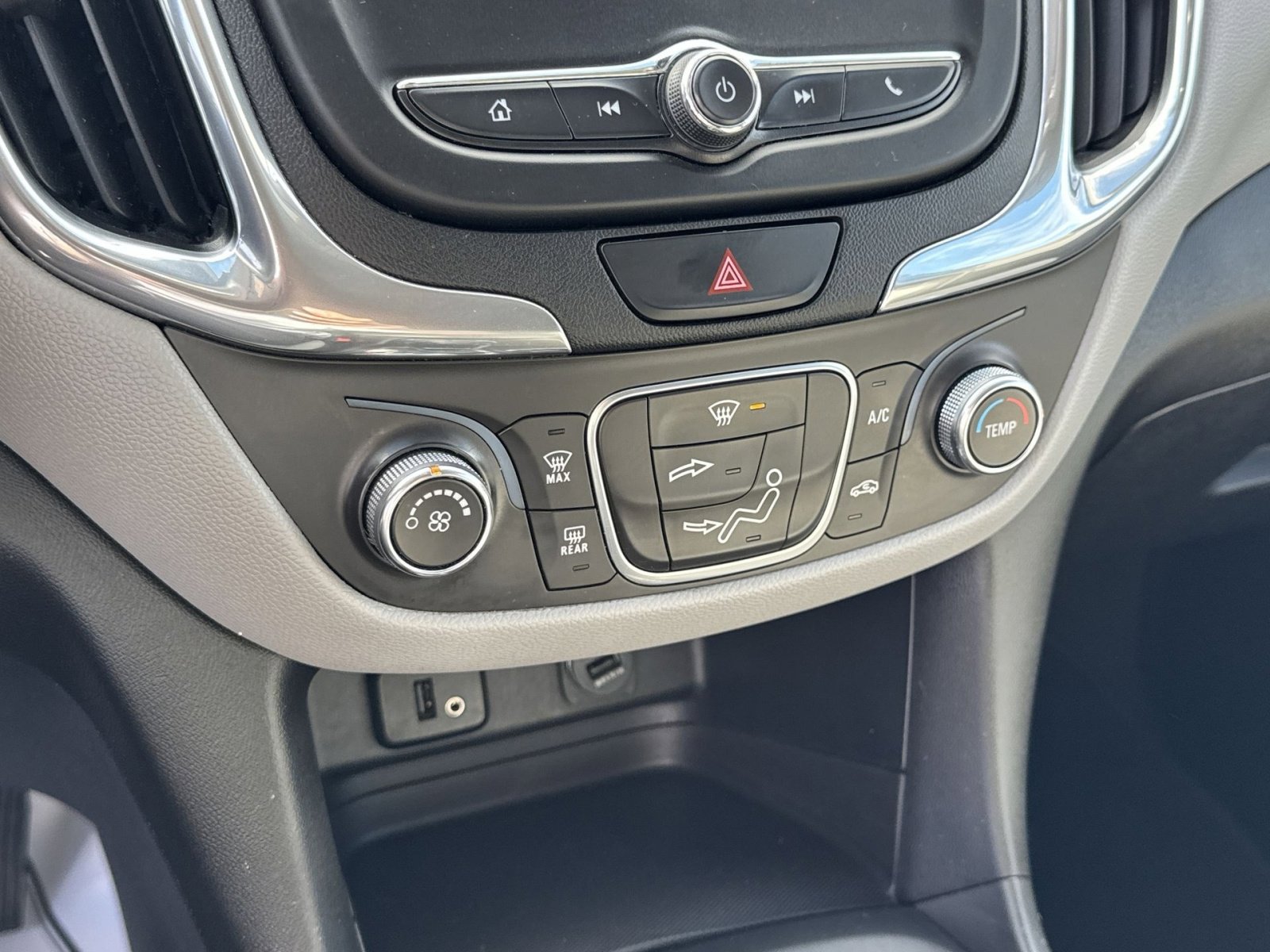 Used 2018 Chevrolet Equinox LT image 26