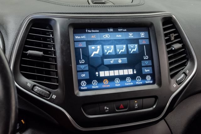 Used 2021 Jeep Cherokee Latitude Lux w/ Comfort/Convenience Group AWD/4WD image 18