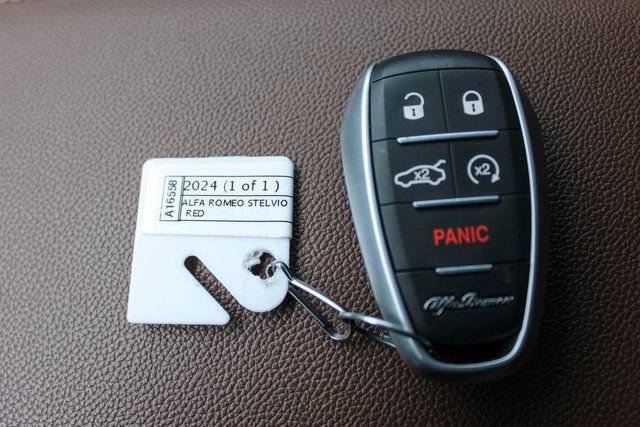 Used 2024 Alfa Romeo Stelvio Ti image 31