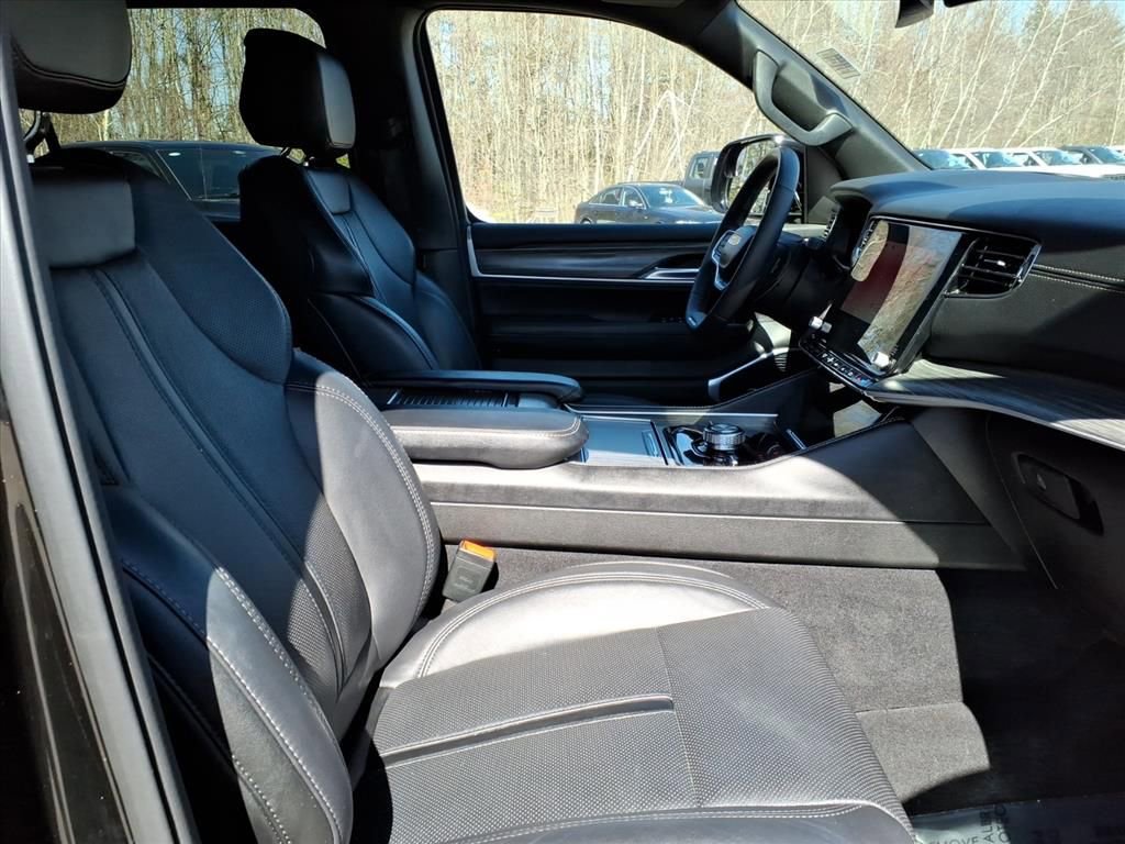 Used 2024 Jeep Wagoneer L Series III w/ Flexible Seating Group image 11