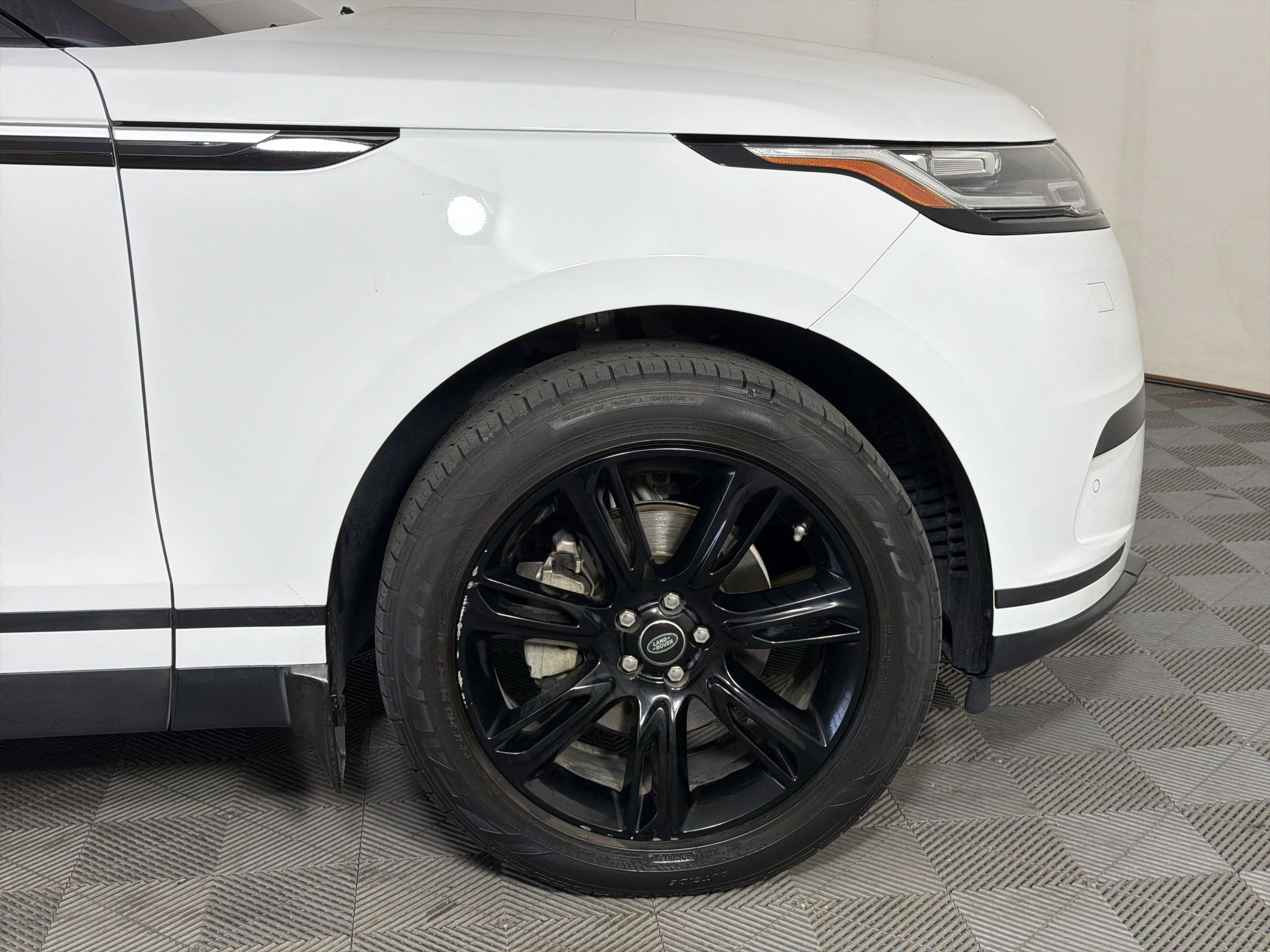 Used 2020 Land Rover Range Rover Velar S image 12