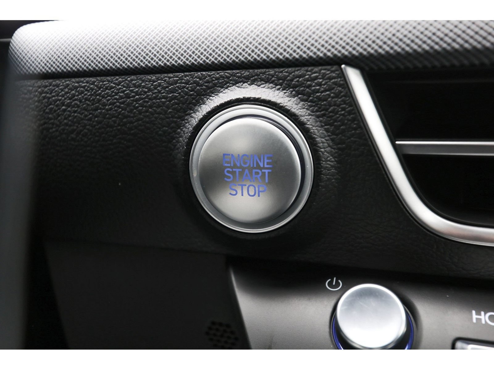 Certified 2025 Hyundai Sonata Limited FWD image 28