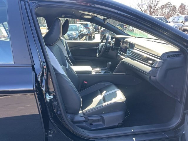 Used 2025 Toyota Camry SE image 15