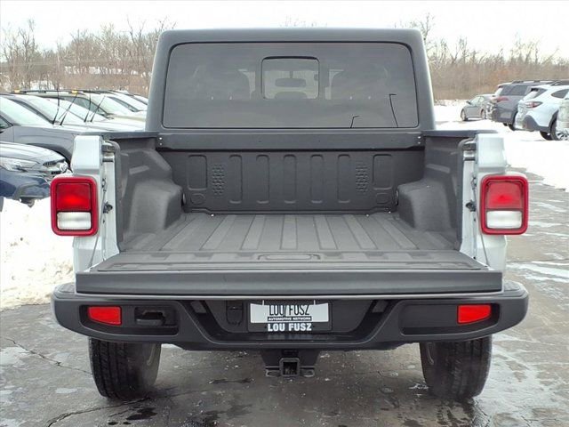 Used 2023 Jeep Gladiator Sport image 27