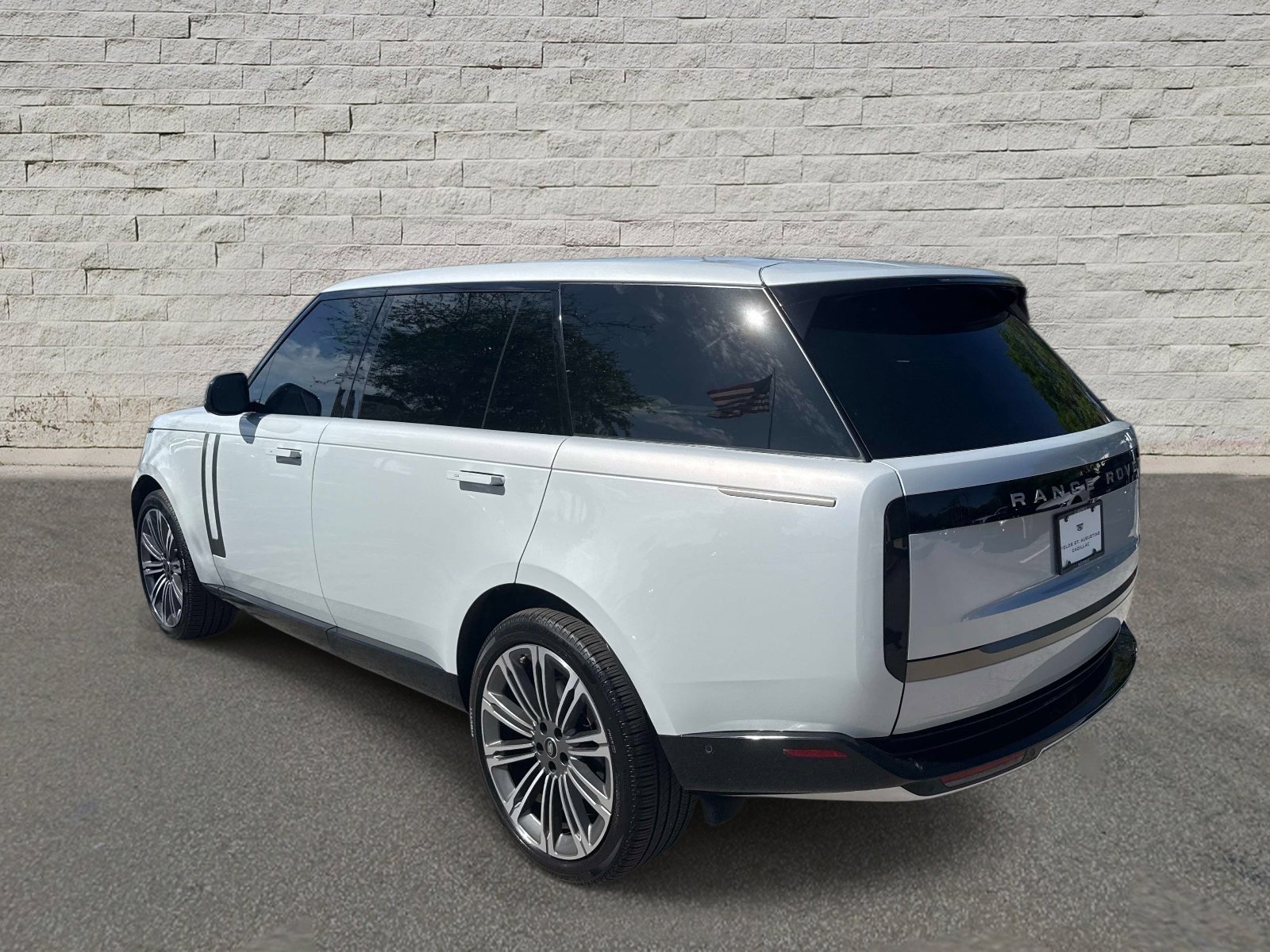 Used 2025 Land Rover Range Rover Long Wheelbase SE AWD/4WD image 7