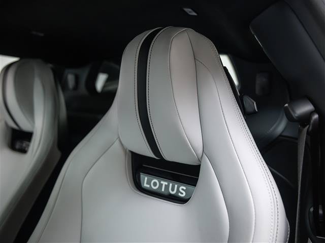 Used 2025 Lotus Emira RWD image 18